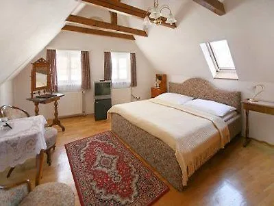 Red Lion Hotel Prag 4*,